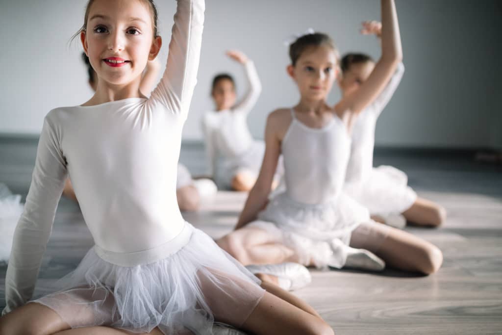 group of fit happy children exercising ballet in 64528UJ